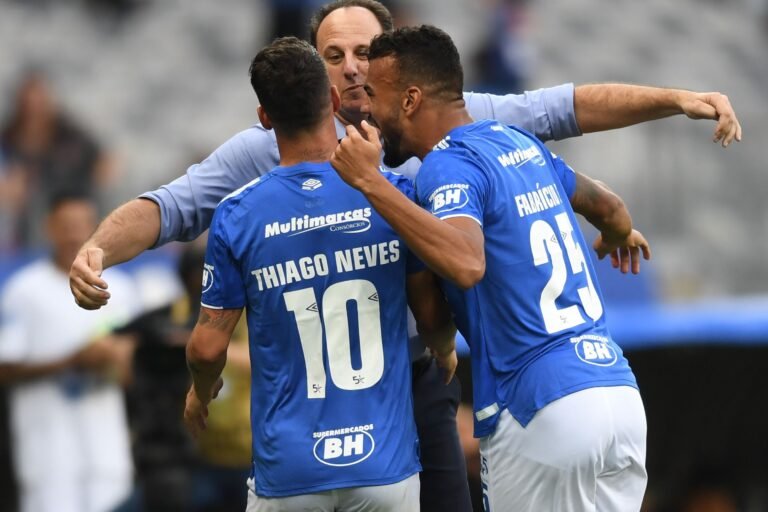 Thiago Neves relembra polêmica no Cruzeiro e volta a criticar Rogério Ceni: “Foi muito mal com a gente”