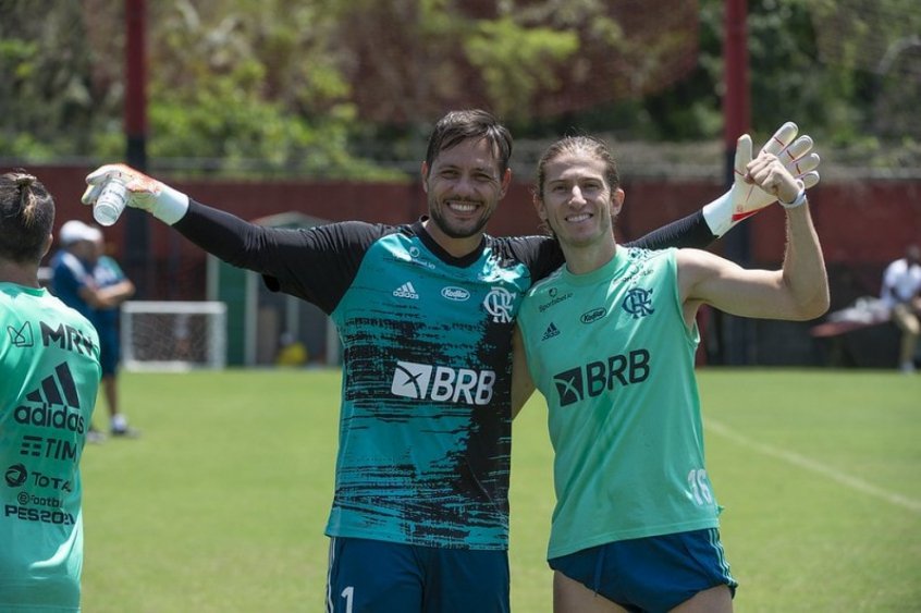 Filipe Luís fala sobre Diego Alves e destaca o profissionalismo do goleiro