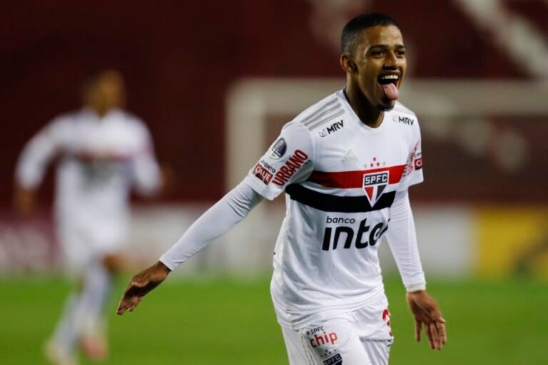 Brenner prefere aproveitar a boa fase do São Paulo e deixar a renovação de contrato para depois