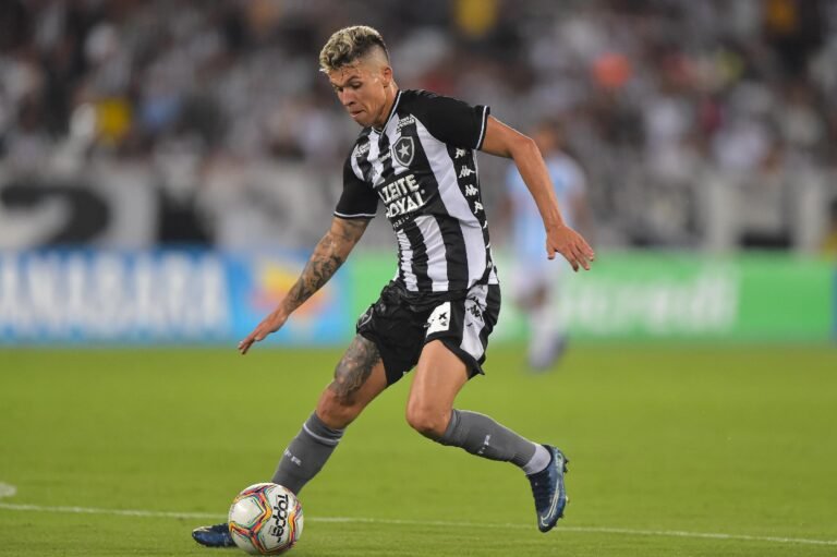 Recuperado da Covid-19, Bruno Nazário volta a treinar, mas é desfalque contra o Corinthians