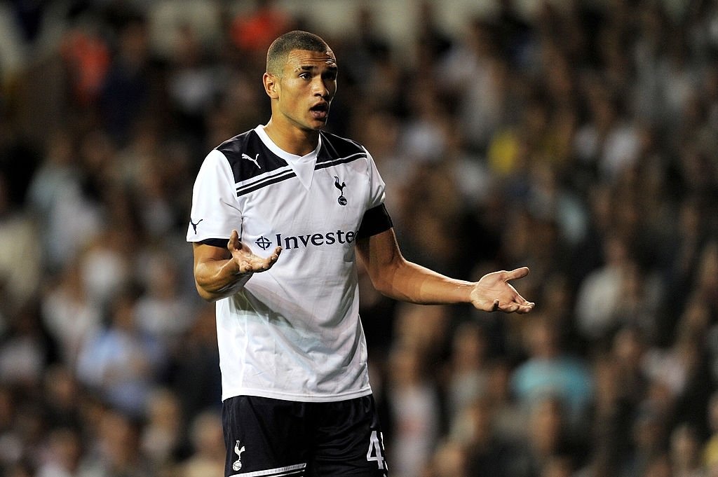 Ex-Tottenham e Liverpool, Caulker comemora dois anos longe das bebidas alcoólicas: “Fui capaz de reconstruir minha vida”