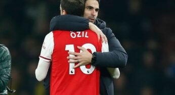 Arteta lamenta situação de Özil no Arsenal, mas faz ponderação