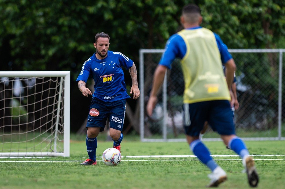 Técnico do Cruzeiro, Felipão justifica escolha em não escalar Giovanni e Claudinho
