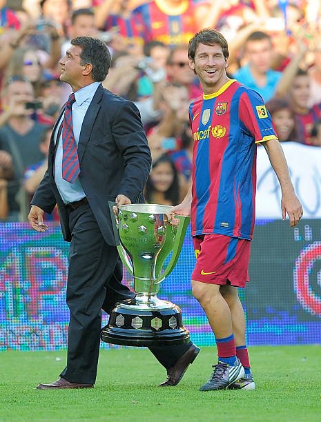 Laporta oficializa candidatura e diz “Messi dará uma chance”