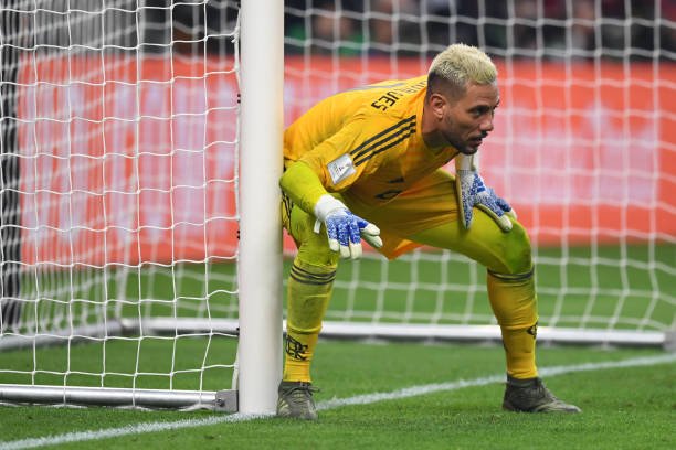 Apoio do elenco não muda postura da diretoria em relação a Diego Alves