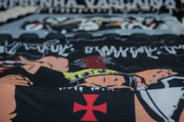 Organizadas do Vasco vão ao CT protestar na véspera do duelo contra o Defensa y Justiça