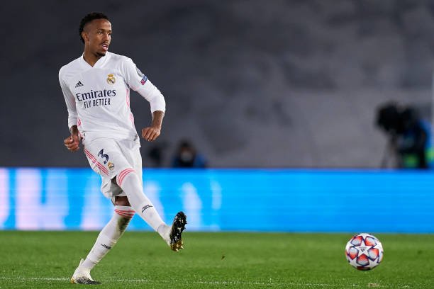 Real Madrid espera recuperar bom futebol de Éder Militão