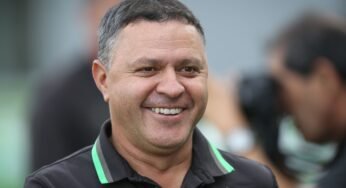 Pachequinho comanda o time do Coritiba nos últimos jogos de 2020