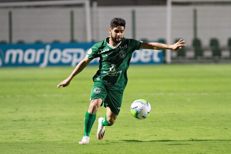 Atacante Keko deixa o Goiás