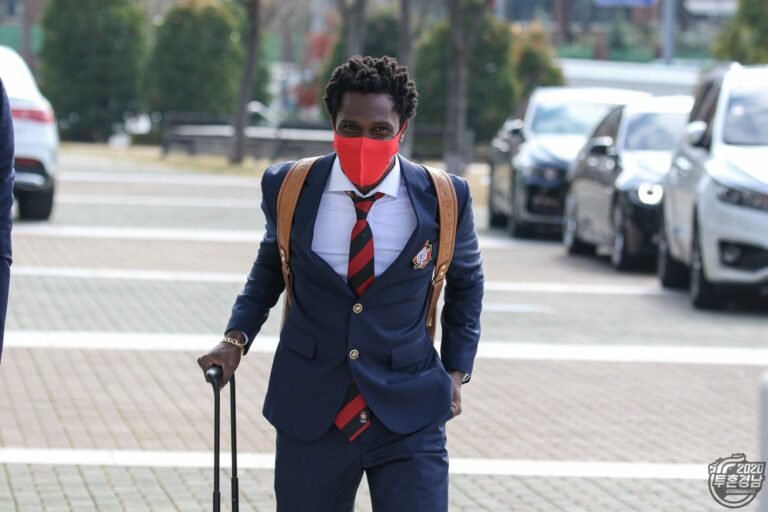 Negueba espera permanecer no futebol asiático