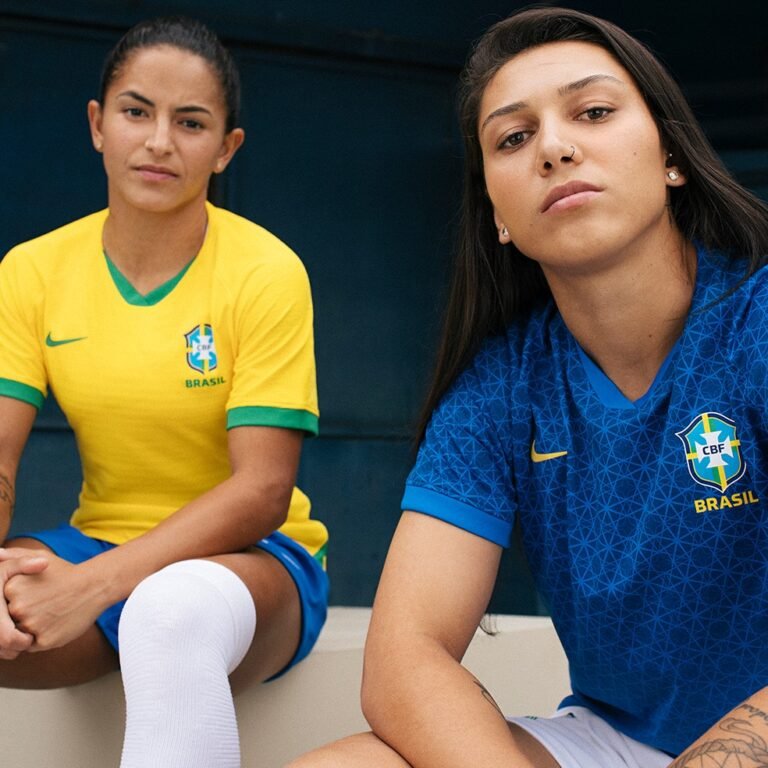 Sem estrelas no escudo, seleção brasileira feminina lança nova camisa