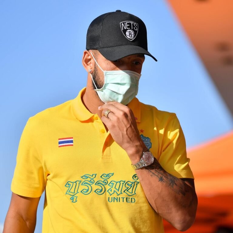 Samuel assina com o Buriram United e espera construir história na Tailândia