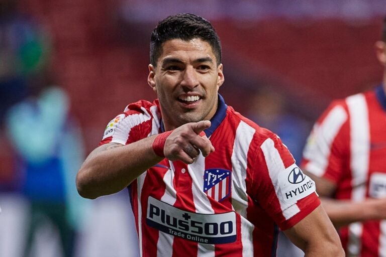 Juventus se pronuncia sobre Luis Suarez e fraude no exame de cidadania