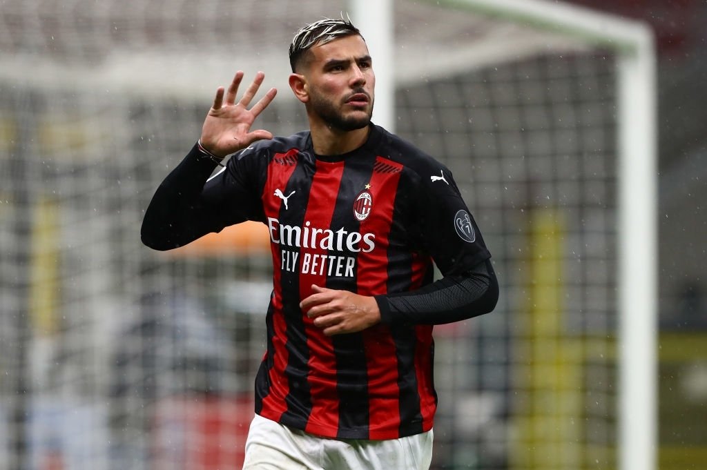 Cafu não poupa elogios a Theo Hernández e o compara ao brasileiro Serginho