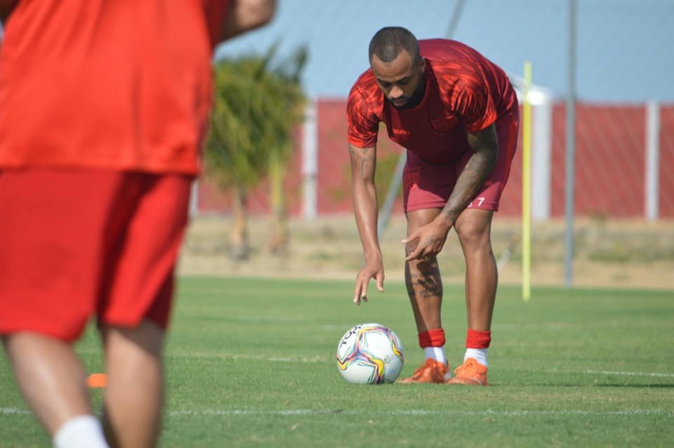 Wesley comemora momento em alta no CRB