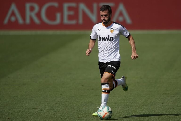 Gaya entrou novamente no radar do Barcelona