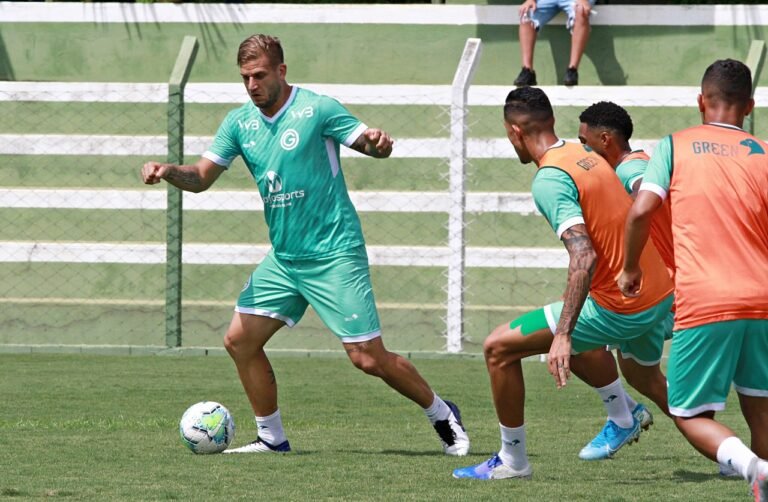 Arrancada do Goiás é freada em jogo polêmico
