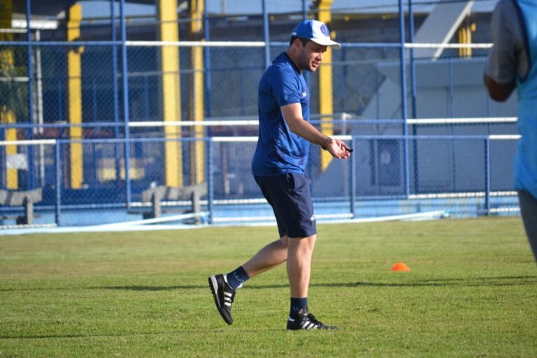 Confiança perde dois jogadores e ganha um