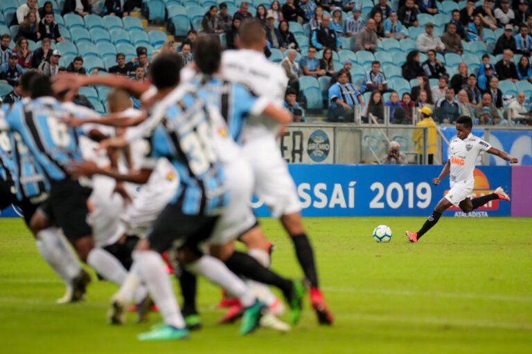 Para seguir sonhando com o título, Atlético terá de quebrar jejum de 7 anos na Arena do Grêmio