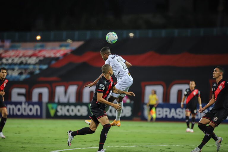 Atlético Mineiro em busca do título enfrenta o Atlético-GO
