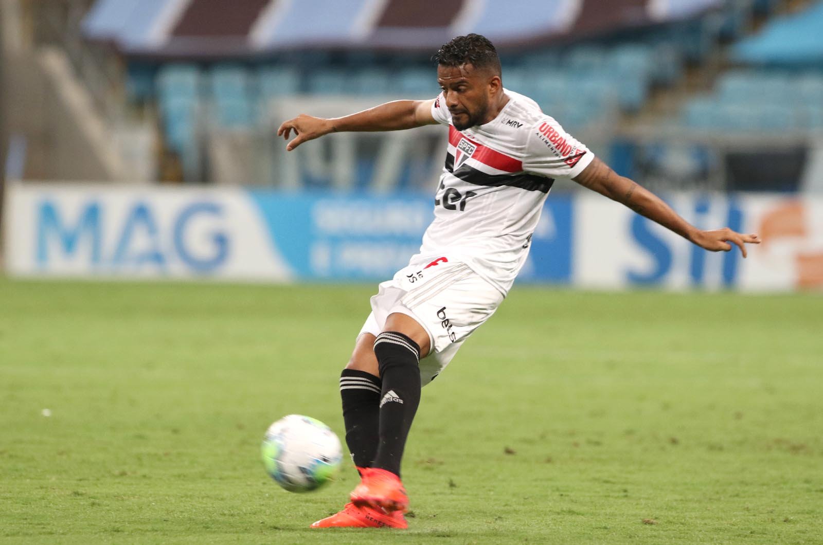 São Paulo e Reinaldo iniciam conversas para renovação de contrato