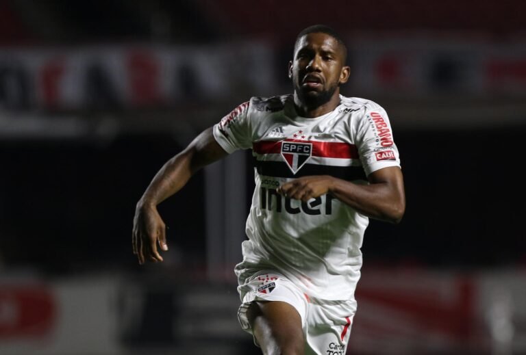 Toró testa positivo para Covid-19 e desfalca São Paulo contra RB Bragantino