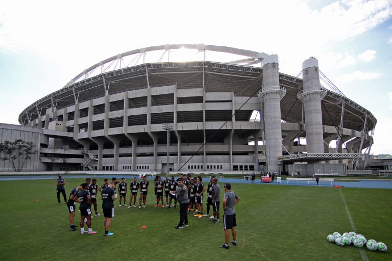 Com vários desfalques, Barroca monta o provável Botafogo