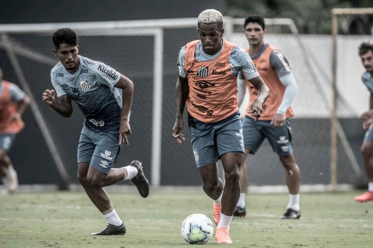 Cheio de “Meninos da Vila”, Santos encara o Fortaleza