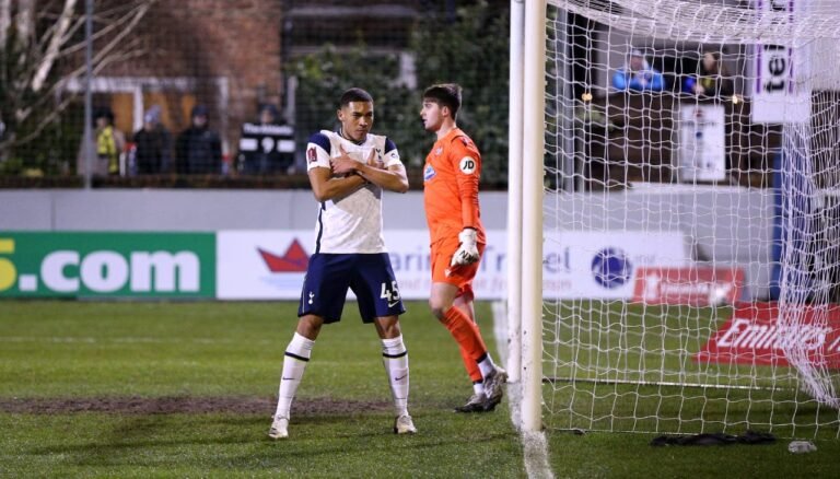 Tottenham bate Marine e avança para a próxima fase da Copa da Inglaterra