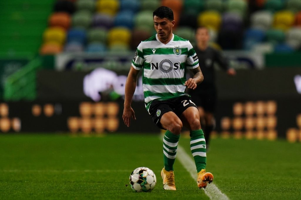 Porro eleito melhor defensor de dezembro