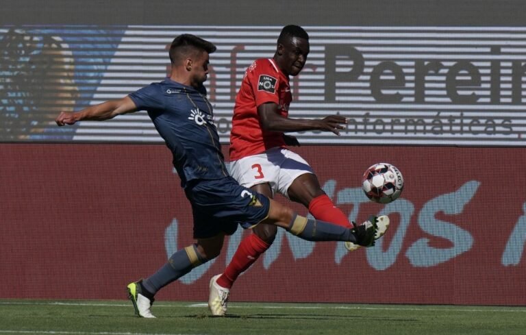 Rúben Oliveira contratado pelo Santa Clara