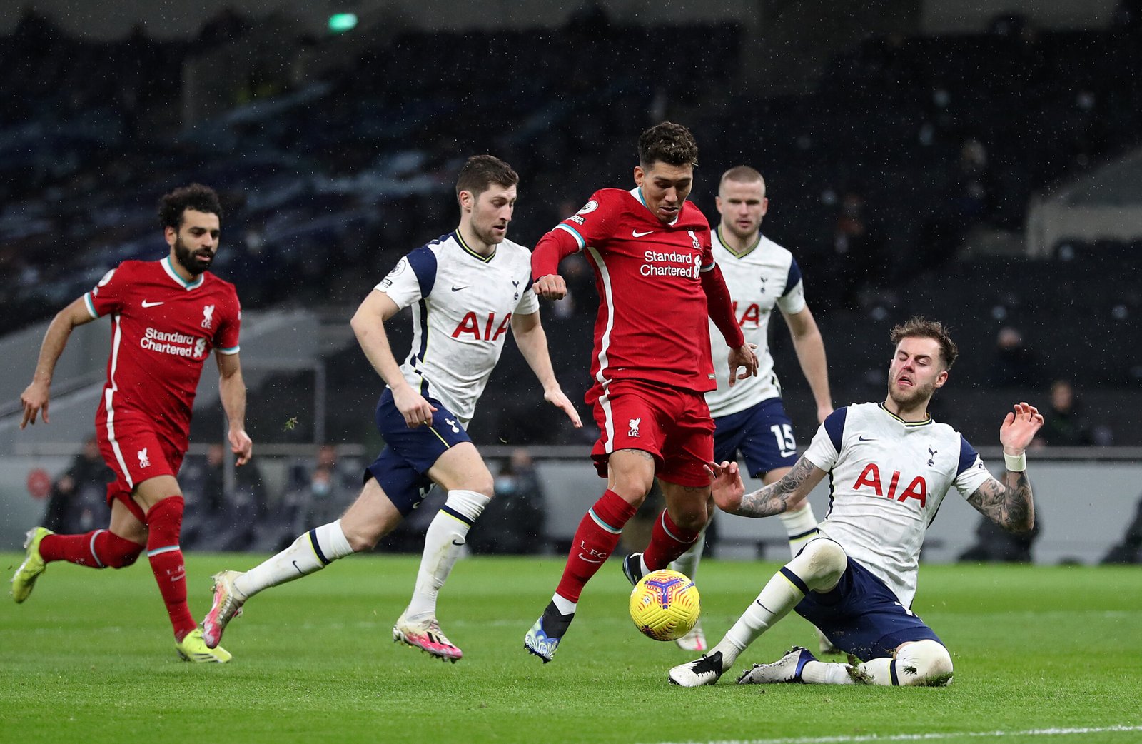 Liverpool volta a marcar na Premier League e vence o Tottenham