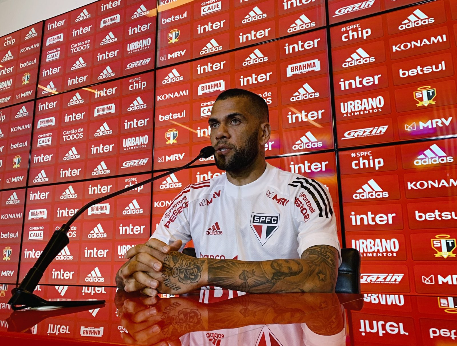 Daniel Alves destaca trabalho de Diniz no São Paulo: “É espetacular”