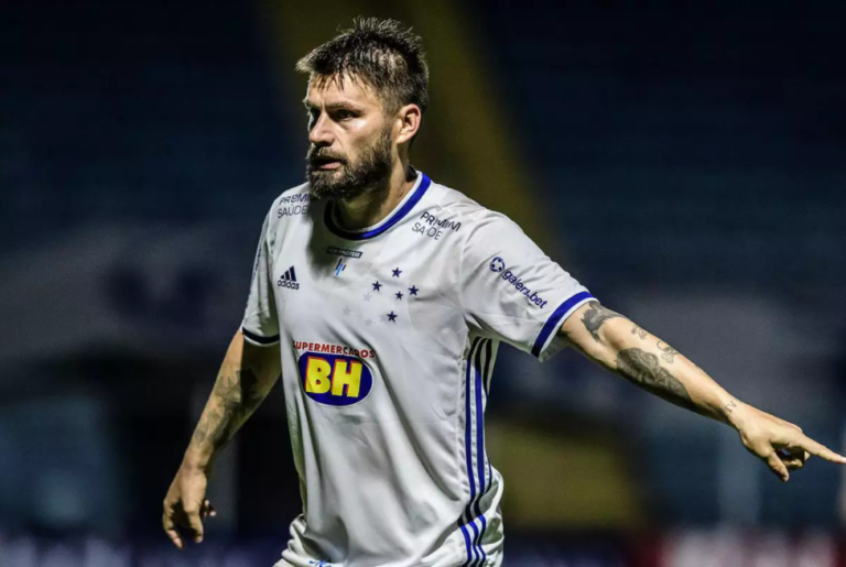 Rafael Sóbis assume a artilharia isolada do Cruzeiro na temporada