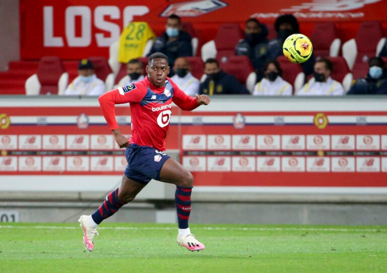 Atacante canadense entra no radar do Bayern de Munique