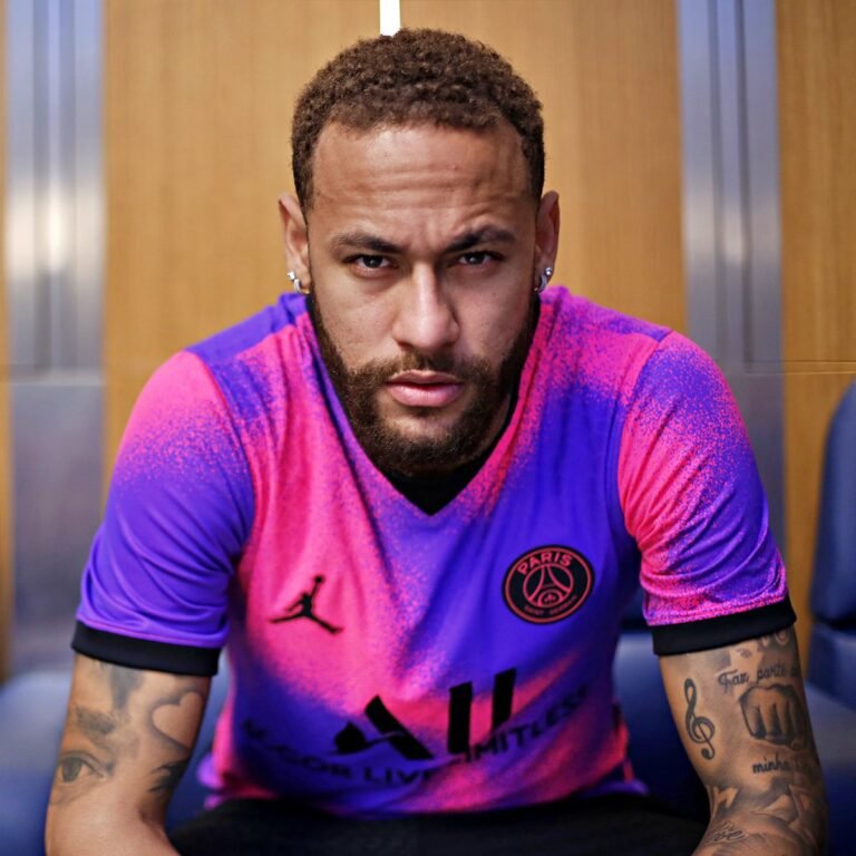 PSG apresenta novo uniforme pro restante da temporada