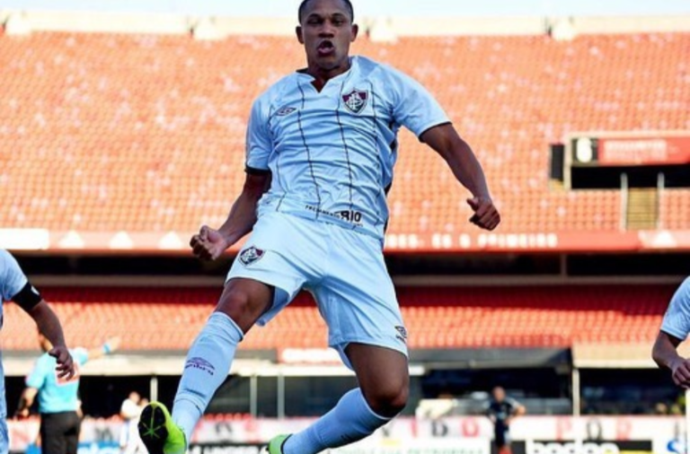 Clube japonês inicia conversas para contratar Wellington Silva