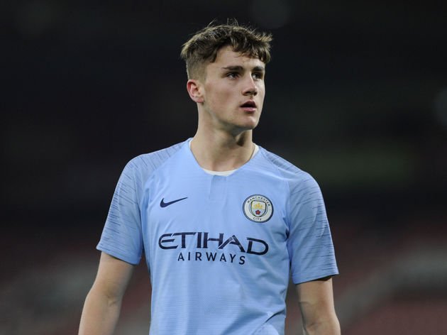 Manchester City irá emprestar jovem zagueiro de 18 anos