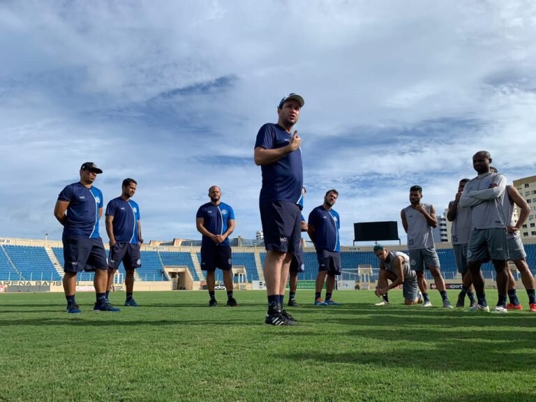 Confiança enfrenta América-MG que busca título