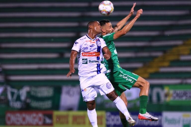 Confiança não segura Chapecoense e termina em 15º na Série B