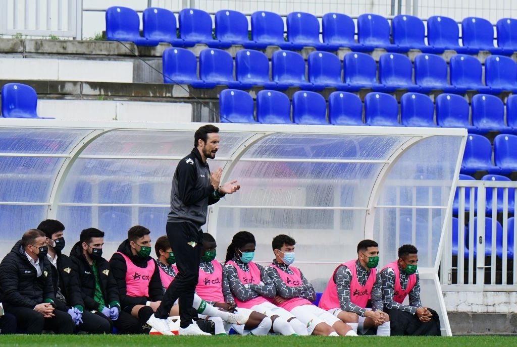 César Peixoto apresenta demissão antes do jogo com o Porto