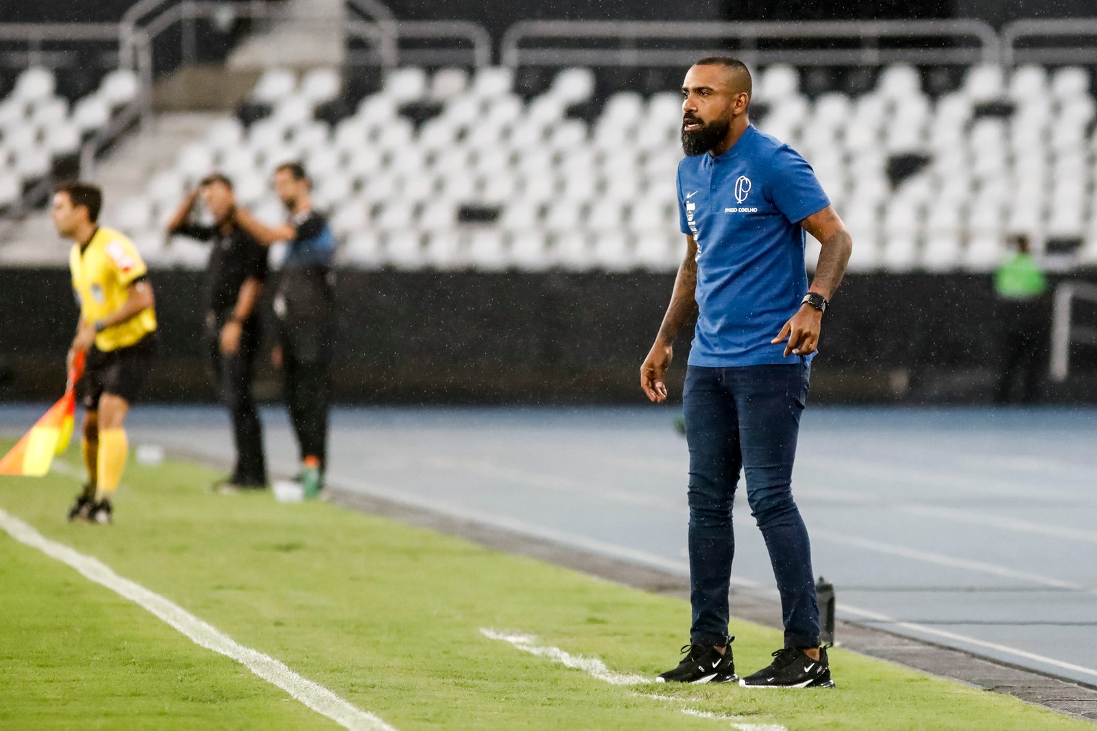 Corinthians anuncia demissão de Dyego Coelho