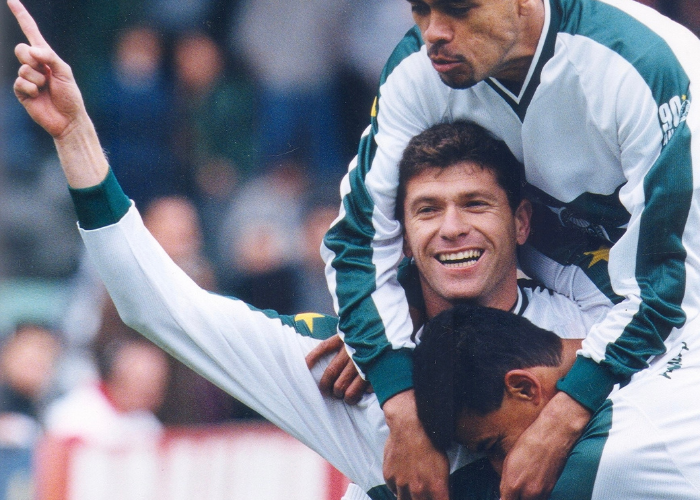 Torcida coxa-branca se despede de Cléber Arado