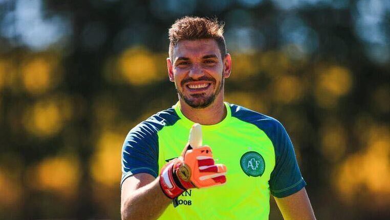 Goleiro João Ricardo é alvo do Ceará