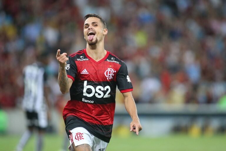 Michael se reapresenta com dores e ainda é dúvida para o duelo contra o Fluminense
