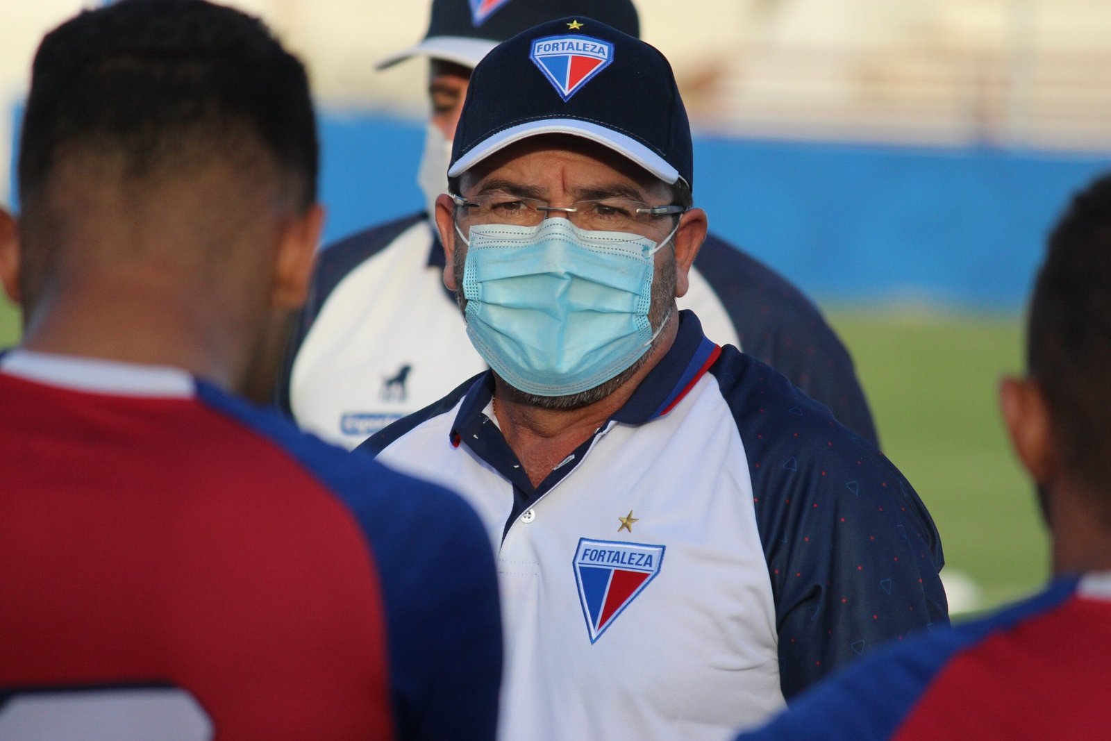 Enderson Moreira e membros da comissão testam positivo para Covid-19
