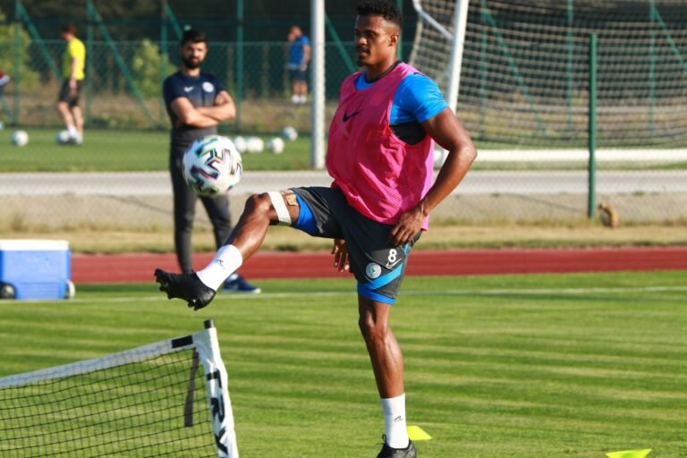 Em alta na Turquia, Fabrício Baiano quer evolução de seu clube
