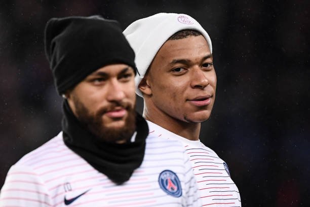 Neymar afirma que fica no PSG e acredita na permanência de Mbappé