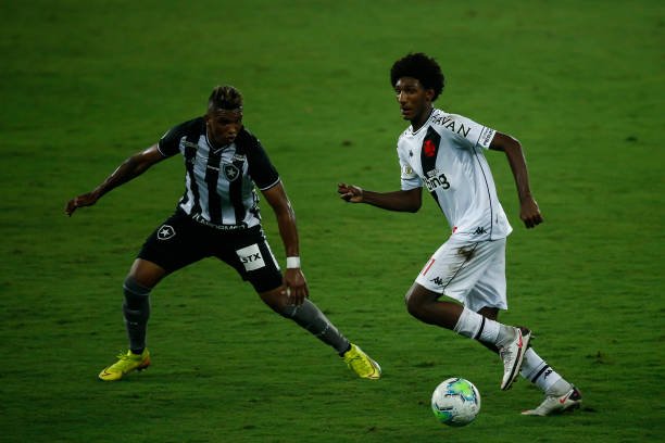 Botafogo encara Vasco em briga direta contra o rebaixamento