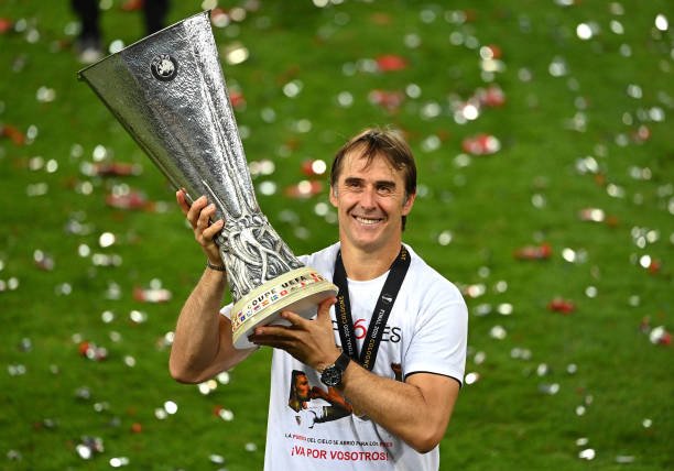 Sevilla renova com Julen Lopetegui